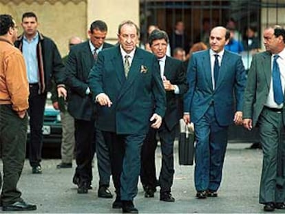 Jesús Gil y José María del Nido (derecha), en una foto de archivo del año 2000.