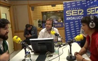 Manu Sánchez y Teresa Rodríguez, durante la emisión de 'La ventana Andalucía' con Fernando Pérez Monguió en la dirección.