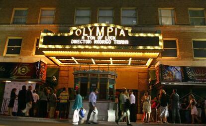 La fachada del Teatro Olympia en Miami, Florida, en marzo de 2007.