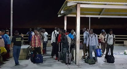 Embarcação com imigrantes do Senegal, Nigéria e Guiana foi resgatada à deriva na costa do Maranhão.