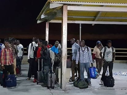 Embarcação com imigrantes do Senegal, Nigéria e Guiana foi resgatada à deriva na costa do Maranhão. 