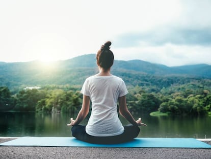 Por qué el yoga está en la lista de Sanidad de posibles pseudoterapias