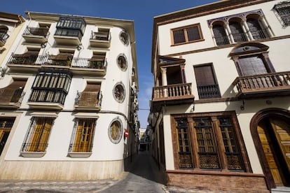 Detalle de la arquitectura de dos de los edificios del centro de Priego de Córdoba.