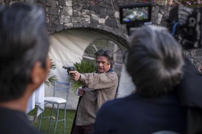 El actor Alejandro Camacho durante el rodaje de la comedia escrita por Leñero.