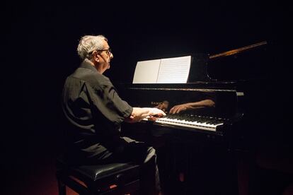 El pianista de la Filmoteca de Cataluña, Joan Pineda.