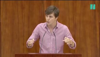 El diputado de Más Madrid, Eduardo Rubiño, interviene en la Asamblea de Madrid.