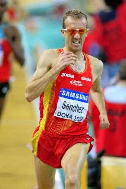 Sergio Sánchez en el Mundial de pista cubierta de Doha 2010.