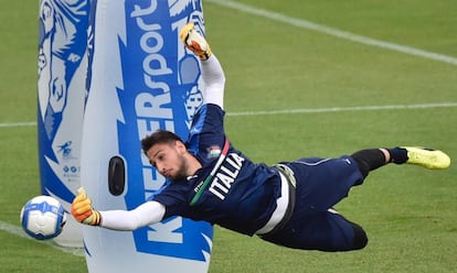 Donnarumma, en un entrenamiento de Italia.