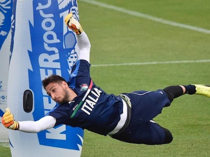 Donnarumma, en un entrenamiento de Italia.