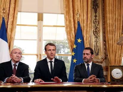 El presidente Emmanuel Macron durante la firma de la nueva ley antiterrorista 