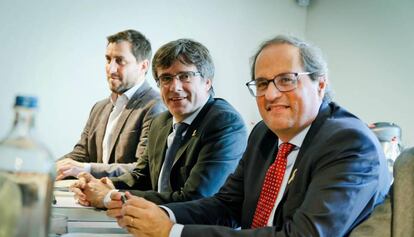 El president Torra, l'expresident Puigdemont i l'exconseller Comín, a Waterloo.