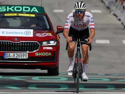 Cycling - Tour de France - Stage 4 - Pinerolo to Valloire - Valloire, France - July 2, 2024 UAE Team Emirates' Tadej Pogacar crosses the finish line to win stage 4 REUTERS/Molly Darlington