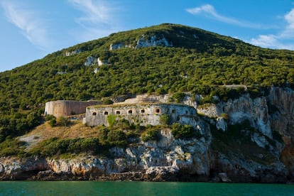 El fuerte de San Carlos, en el monte Buciero, en Santoña (Cantabria).