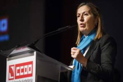 La ministra de Fomento, Ana Pastor, durante su intervención en el II Congreso Estatal de la Federación de Servicios a la Ciudadanía FSC-CCOO, que durante tres jornadas se celebrará en Toledo y en el que Enrique Fossoul se presenta a la reelección.