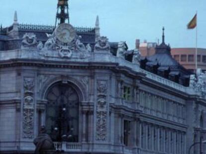 Banco de España En la foto fachada del edificio desde la plaza de La Cibeles de Madrid