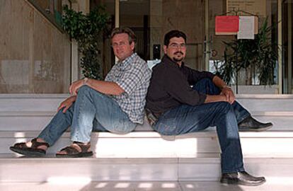 Andrés Catena, a la izquierda, y Francisco Rodríguez Castro, en la Facultad de Psicología.