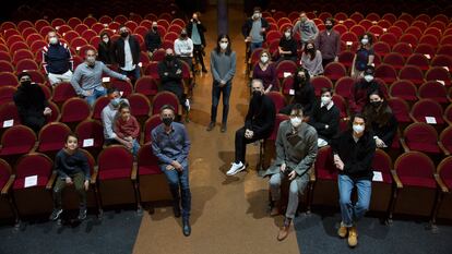 El equipo del teatro Pavón Kamikaze posa antes de la última función.