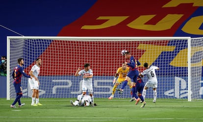 Lenglet marca el primer gol del Barcelona ante el Nápoles.