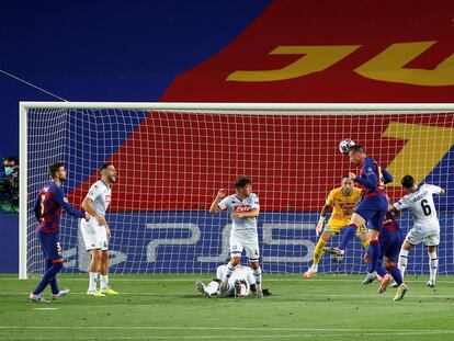 Lenglet marca el primer gol del Barcelona ante el Nápoles.