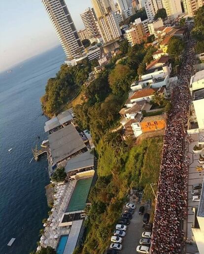 Visão do protesto na orla de Salvador neste sábado, 29. A cantora Daniela Mercury puxou um mini-trio elétrico em apoio ao movimento. 