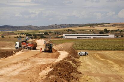 Obras en los accesos a la parcela destinada al ATC de Villar de Ca&ntilde;as (Cuenca). 