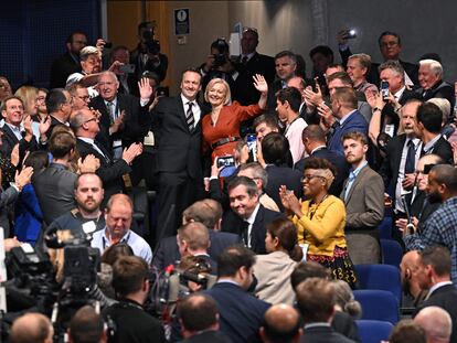 Liz Truss y su marido, Hugh O'Leary, el miércoles en la clausura del congreso anual del Partido Conservador, en Birmingham.