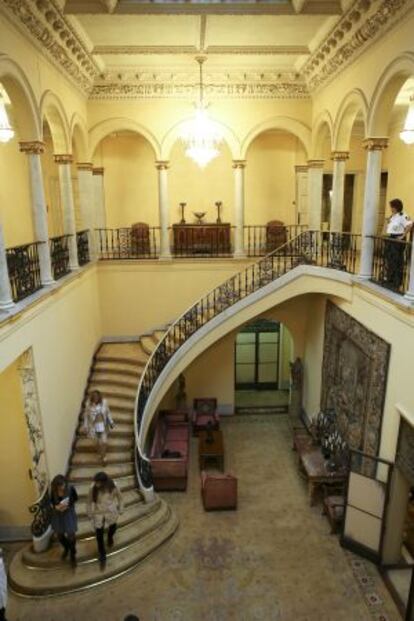 Escalera principal del palacete de la calle de Muntaner