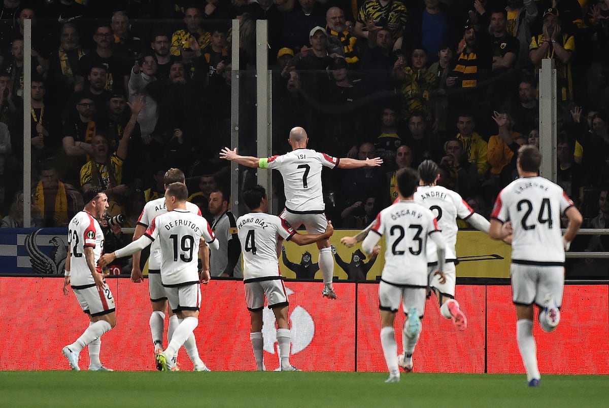 El Rayo muestra su coraje en Atenas y alcanza unas históricas semifinales europeas