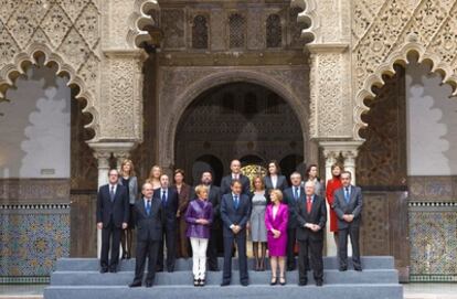 Foto de familia del Consejo de Ministros, hoy en Sevilla.