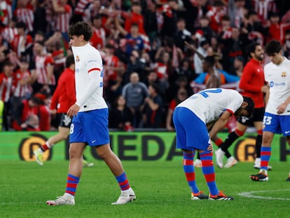 Marc Guiu, Ilkay Gundogan y Marc Cubarsí después de la derrota ante el Athletic en la Copa del Rey.