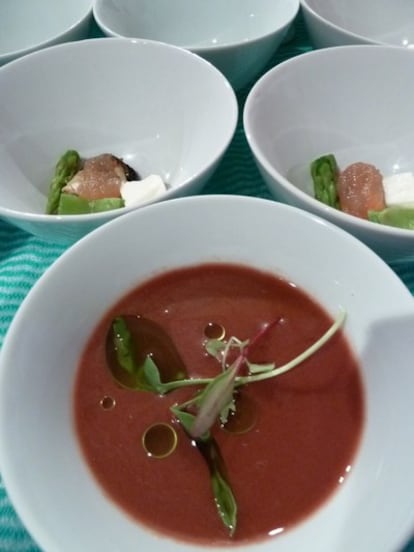 Gazpacho realizado por Dani García con el fruto brasileño açaí.