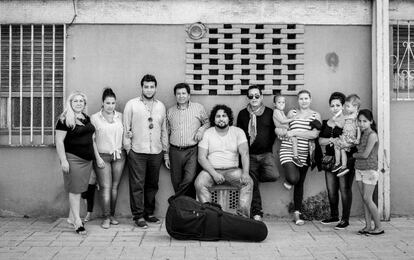 La familia Fernández, los Granaínos, en el barrio de La Mina.