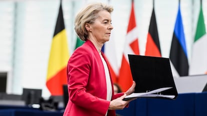La presidenta de la Comisión Europea, Ursula von der Leyen, en el Parlamento Europeo en Estrasburgo, este martes.