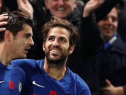 Cesc y Morata, en un duelo de esta Premier.