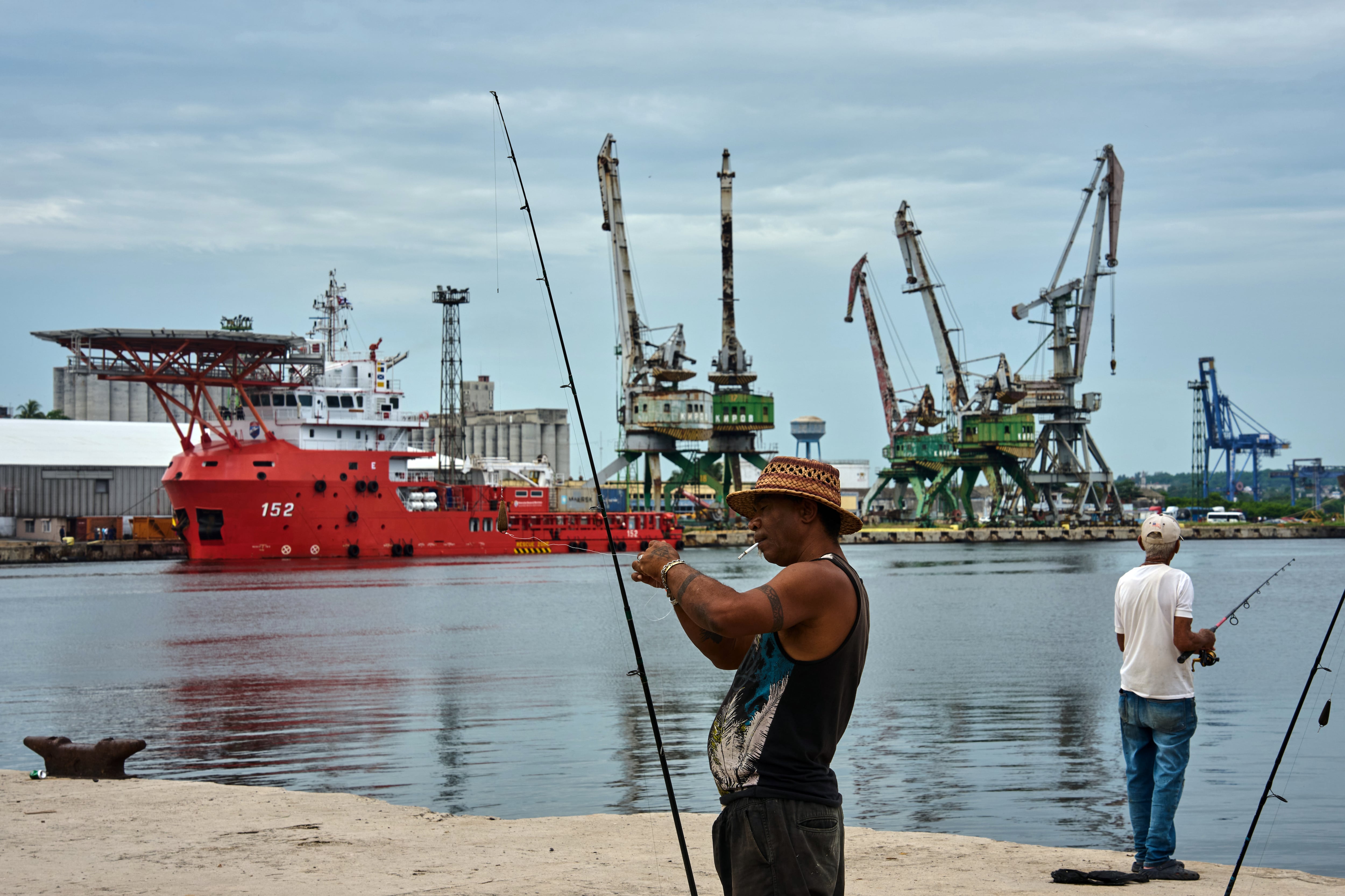 Cuba ensaya al borde del abismo su enésima apertura económica