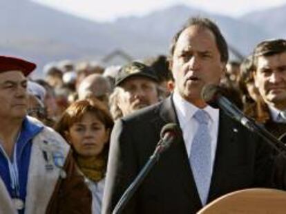 Fotografía tomada en abril de 2007 en la que se registró al gobernador de la provincia de Buenos Aires, Daniel Scioli, quien firmó el decreto en medio de la difícil situación financiera que atraviesa su distrito. EFE/Archivo