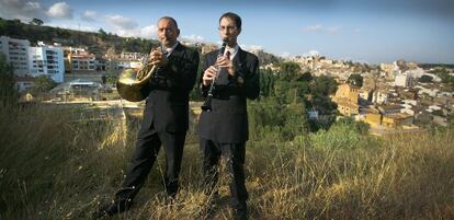 Goltran Zanon, de la Sociedad Musical La Artística, a la izquierda, y Santiago Ruiz, del Centro Instructivo Musical La Armónica, a la derecha.