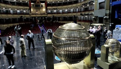 Los bombos que repartirán la suerte en el Teatro Real de Madrid.