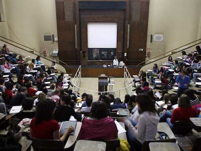 Una clase en la Facultad de Medicina de la Complutense.