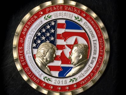Fotografía de la moneda conmemorativa de la Casa Blanca