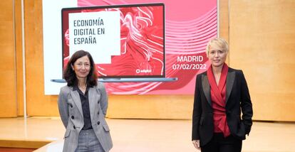 Carina Szpilka, presidenta de Adigital, y Carme Artigas, secretaria de Estado de Digitalización e Inteligencia Artificial.