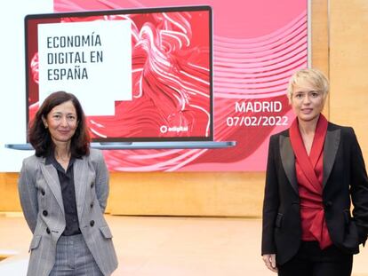 Carina Szpilka, presidenta de Adigital, y Carme Artigas, secretaria de Estado de Digitalización e Inteligencia Artificial.