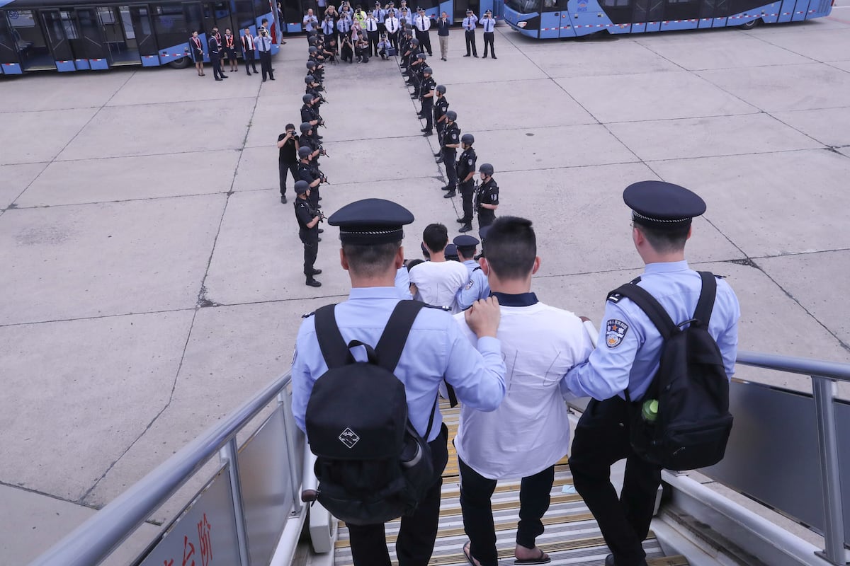 España, el único gran país europeo que extradita a China a pesar de la “situación de violencia generalizada” de sus cárceles