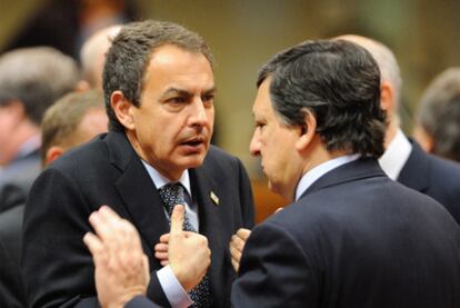 Rodríguez Zapatero y Durão Barroso, presidente de la Comisión Europea, en Bruselas.