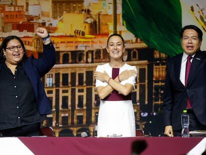 Claudia Sheinbaum con Citlalli Hernández (izquierda) y Mario Delgado, el 18 de junio en Ciudad de México.