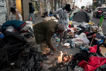 Personas sin hogar en Skid Row, Los Ángeles, el pasado febrero.