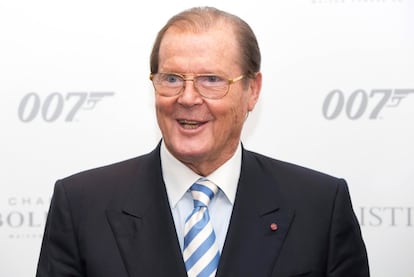 El actor Roger Moore asiste a la gala de los 50 años de James Bond en Christies, Londres, el 5 de octubre de 2012.