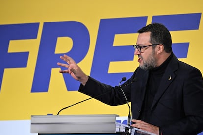 Matteo Salvini, durante el mitin del grupo de la extrema derecha en el Parlamento Europeo, Identidad y Democracia, este domingo en Florencia.