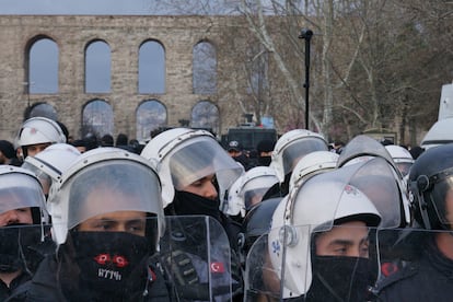 Más de 40 detenidos en Turquía en otro golpe a la oposición socialdemócrata en los municipios