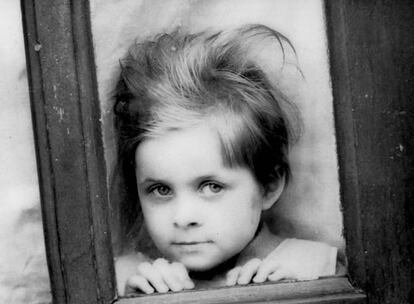 Las fotografías en blanco y negro fueron tomadas por Kieslowski cuando era estudiante del primer curso de la Facultad de Dirección de la Escuela Superior de Teatro y Cine de Lódz, durante el curso 1965 - 1966.